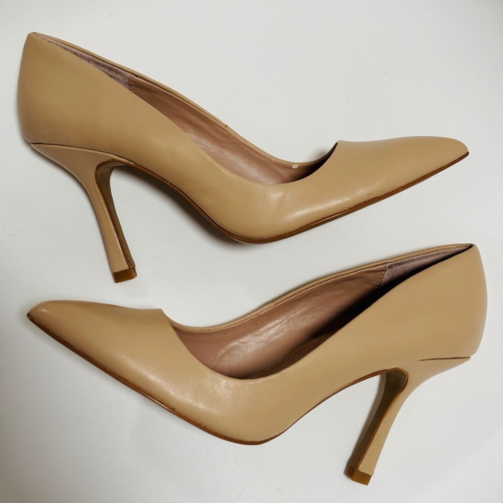 Charles David Beige Pointed-Toe Leather Heels